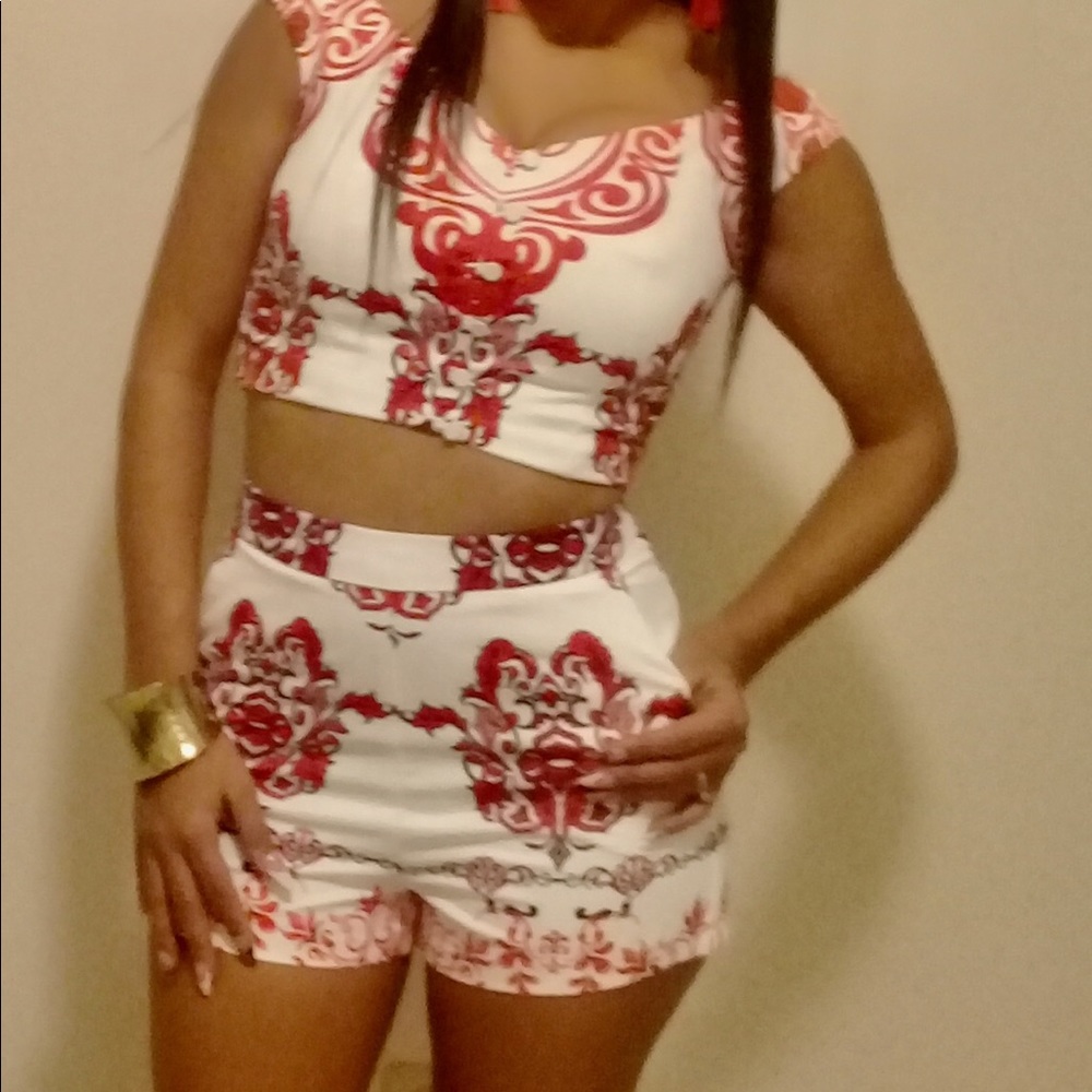 Top & short set - Picture 3 of 3